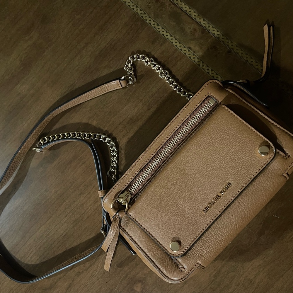 Michael Kors Brown Crossbody Bag in pebble leather with Chain Strap